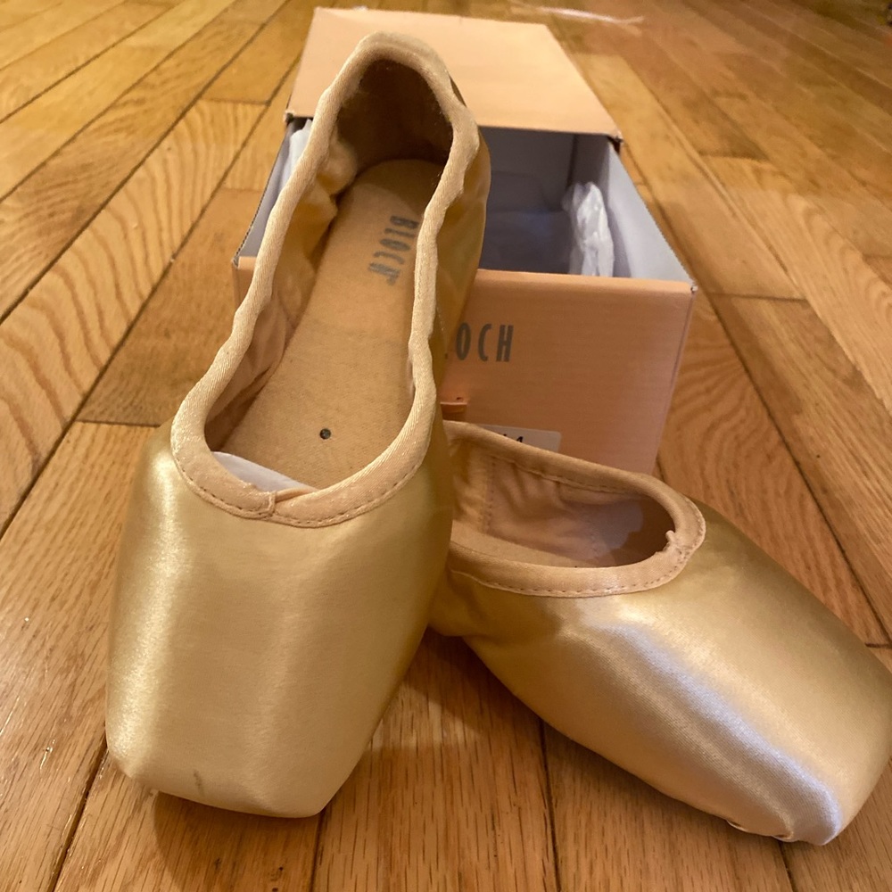 Bloch Elegance stretch Pointe shoes
